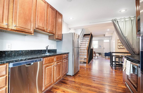 Downtown Baltimore House | Clean & Stylish Townhouse Available in June! Perfect for Family and Friends!