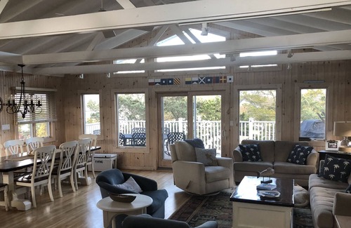Kismet House | Clean updated Kismet Beach House
