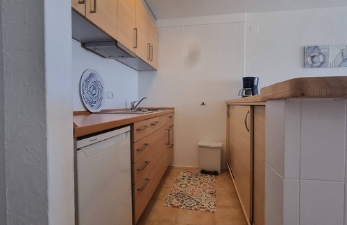 Empuriabrava Apartment | Clean, well-kept apartment on the beach, wifi, air conditioning. Ground floor, up to 4 persons