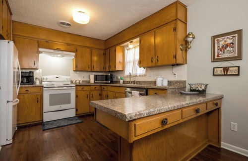 Amarillo House | Clean West Texas home,safe,cozy. 3 bed,2 bath.Fam & pet friendly. 17mi PaloDuro