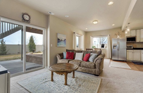 Colorado Springs Apartment | Clear Creek! Cozy Getaway with Private Patio