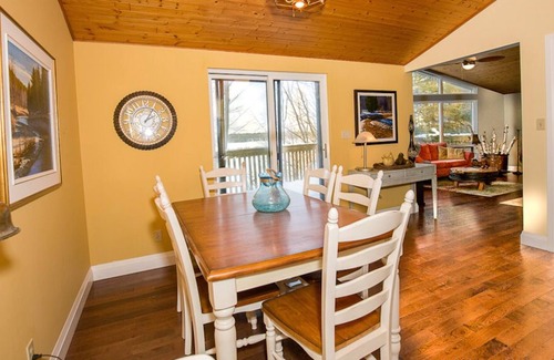 Douro-Dummer Cottage | CLEAR LAKE - 4 bdrm family retreat! Easy access, deep water, and much more!