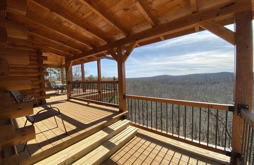 Van Buren Cabin | CLEAR VIEW CABIN - only 1 mile from Van Buren & Current Rvr @ Big Spring Park!