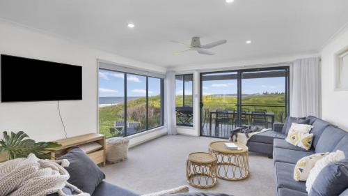The Entrance North House | 'Clear Water at The Entrance' by Accom Holidays