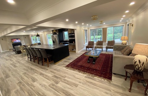 Clearview House | Clearview Manor (Wasaga Beach)(Blue Mountain)