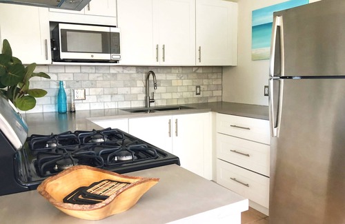 Island Harbour Villa | Clearview Villas (LOWER): Casual, Bright, Steps from Sea, Great for families!