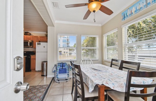 Clearwater Beach House | Clearwater Beach Cottage 13H/Walk to the Beach!