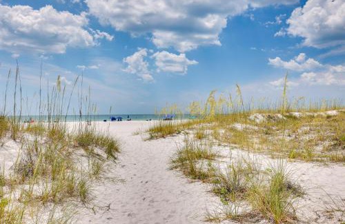 Clearwater Beach House | Clearwater Beach Hideaway Walkable Location!