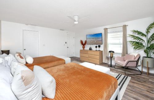 Clearwater House | Clearwater Cabana - Gorgeous Home with Heated Pool