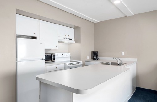 Mackinaw City Hotel | Clearwater Lakeshore Motel
