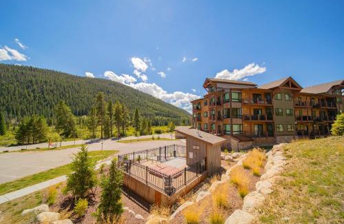 Lakeside Village House | Clearwater Lofts Bldg 2 201 by SummitCove Lodging