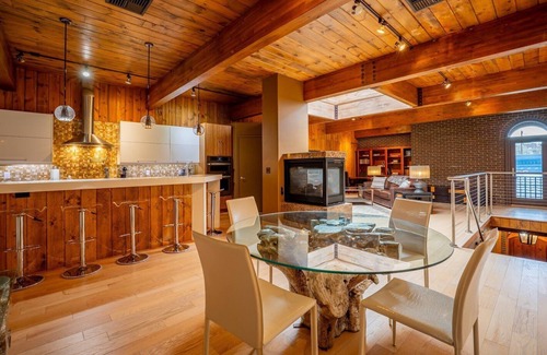 Cody Apartment | Clearwater Penthouse, luxurious, spacious, downtown Penthouse with gas fireplace and a balcony!