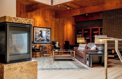 Cody Apartment | Clearwater Penthouse, luxurious, spacious, downtown Penthouse with gas fireplace and a balcony!