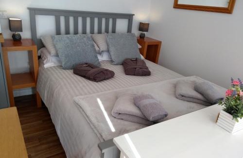 Dalry House | Cleeves Cabins Ailsa Luxury Lodge with hot tub