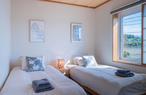 Nakafurano House | Clematis