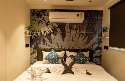 Mundra Bed & Breakfast | Click Hotel