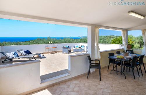 Alghero Villa | ClickSardegna Villa Brionis sea view, 7 bedrooms, 5 bathrooms and 3 kitchens
