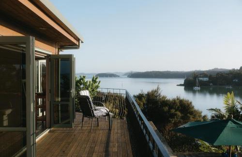 Opua Cabin | Cliff Edge by the Sea