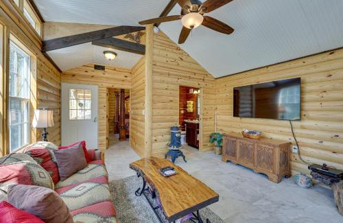 Eureka Springs House | Cliffside Eureka Springs Cabin with Beaver Lake View
