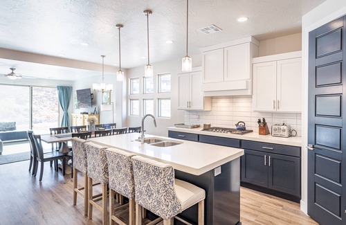 St. George House | Cliffside Retreat at The Ledges Golf Club *Private Hot Tub*