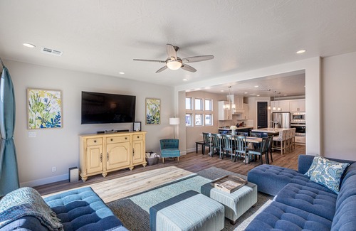 St. George House | Cliffside Retreat at The Ledges Golf Club *Private Hot Tub*