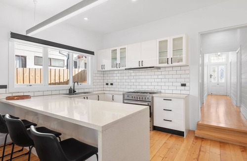 St Leonards House | Cliffy Jack - 220 metres from the heart of St Leonards and local beach.