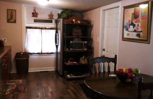 Bacliff House | Clifton By The Sea Bungalow-2 Miles from Kemah Boardwalk- Pet Friendly