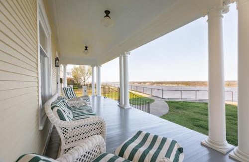 Natchez House | Clifton House - Big River North - Queen Suite, Mississippi River Views