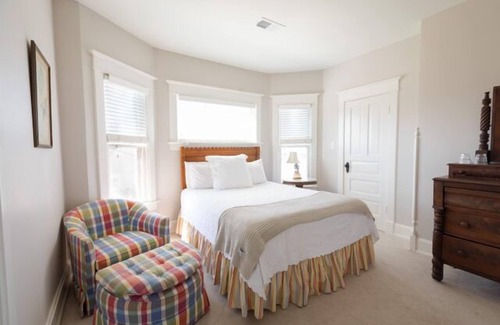 Natchez House | Clifton House - Big River South | Mississippi River Views | Queen Suite