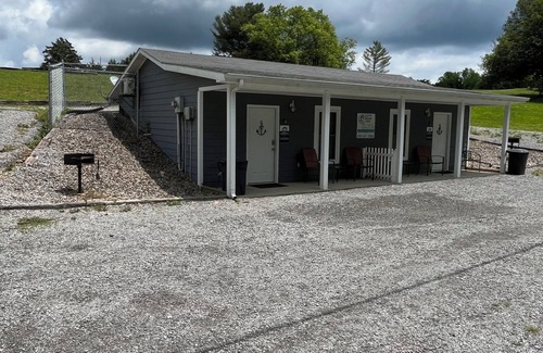 Jamestown Cottage | Clifty Creek Inn—Unit B