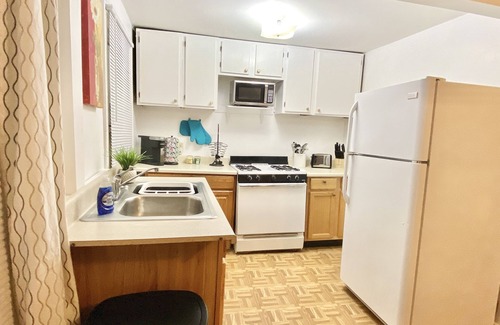 Kingston Apartment | Clinton Cove - Lively 2 Br in the heart of Midtown