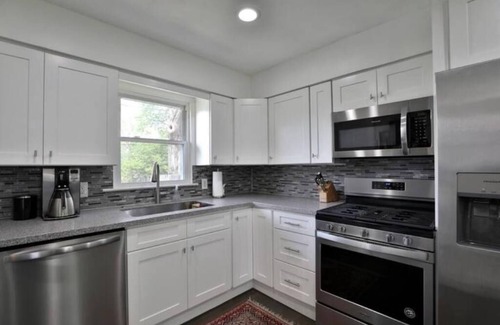 Clintonville House | Clintonville Cottage- Close to OSU & Downtown