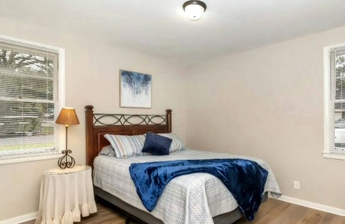 Mobile House | Close 2 USA College, Tennis & Golf. 45 to Beaches, Close to Downtown. Spacious