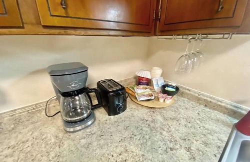 Tallahassee Apartment | Close/Clean Cul-de-sac Apartment