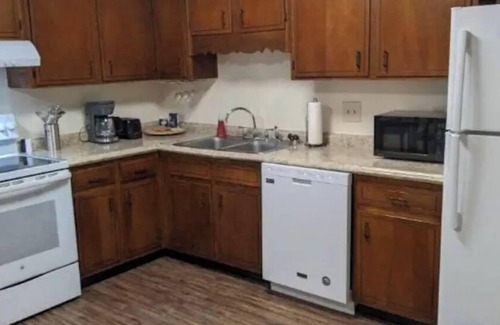 Tallahassee Apartment | Close/Clean Cul-de-sac Apartment