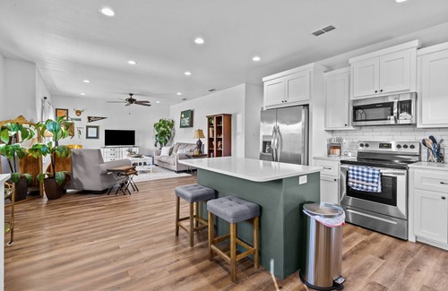 Abilene House | Close to ACU ~ Sleeps 8 ~ Summer Deals ~ Sparkling Clean ~ Dogs OK ~ 5 Stars