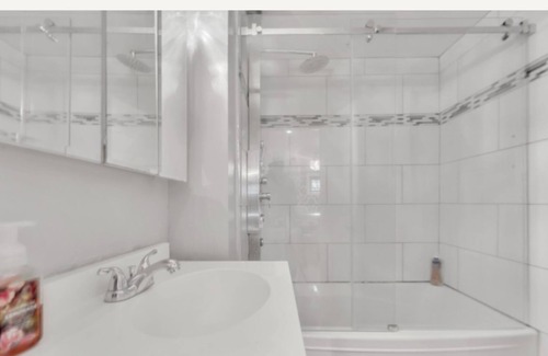 Brampton House | Close to airport 4 bedroom home