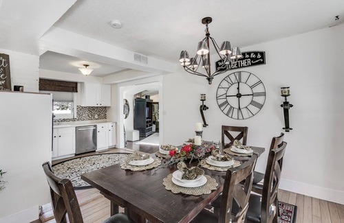 Wichita House | Close to airport and walking distance to restaurants and shopping