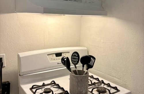 McAllen Apartment | Close to Airport, Mall & Stores