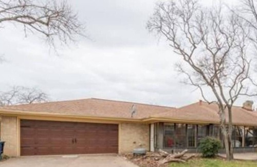 Ederville House | CLOSE TO ALL ENTERTAINMENT AND VENUES IN DALLAS Minutes from Downtown Fort Worth
