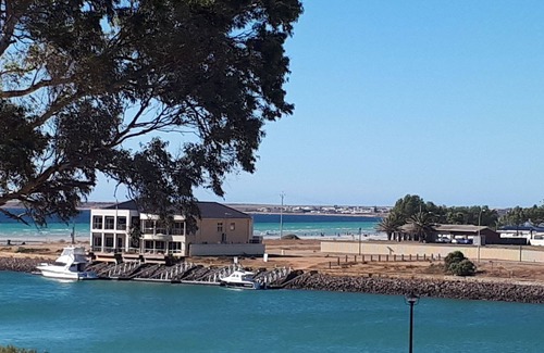 Wallaroo House | Close to All Wallaroo
