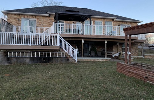 Colborne House | close to amenities and beach