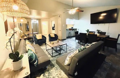 South Padre Island Cottage | Close to Beach, Private Jacuzzi, BBQ, 70” TV