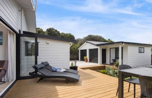 Waihi Beach House | Close to beach and shops