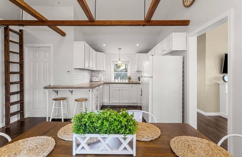 Hampton Cottage | Close to Beach! Pool, Hot Tub, Firepit in Patio area & Deck.