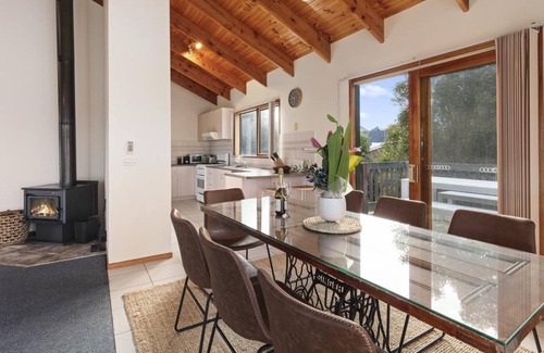 Jan Juc House | Close to beach, Wood fireplace, Pets, refreshing garden