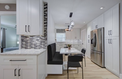 Shore Acres House | Close to Beaches, Downtown St Petersburg restaurants and night life!