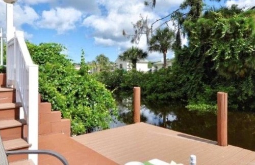 Englewood South House | Close to Beaches, Warm Mineral Springs on a Canal!