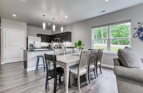 Branson Condo | Close to Branson HWY 76 Strip! Indoor Pool!
