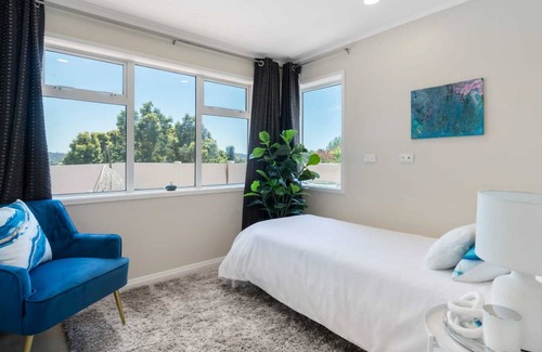 Birkdale House | Close to CBD 5 Bedroom near new house